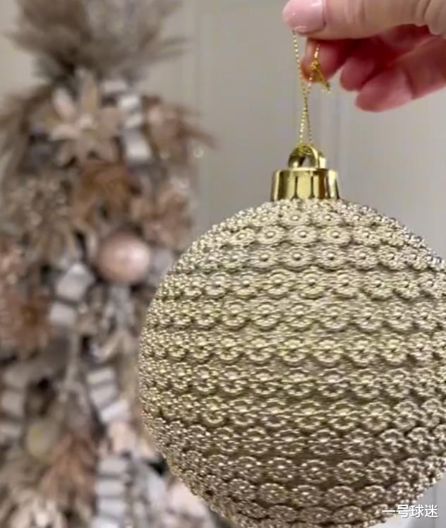 肯达尔·詹娜|詹娜新造型，穿豹纹紧身裤+肚兜，卡戴珊黯然失色，已经忘掉布克