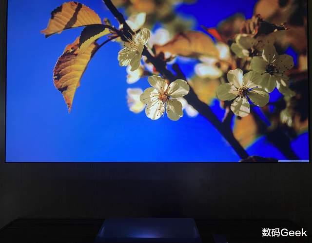 5G|激光电视还得选三星，白墙秒变百吋电视，在家就能享受4k影院视效