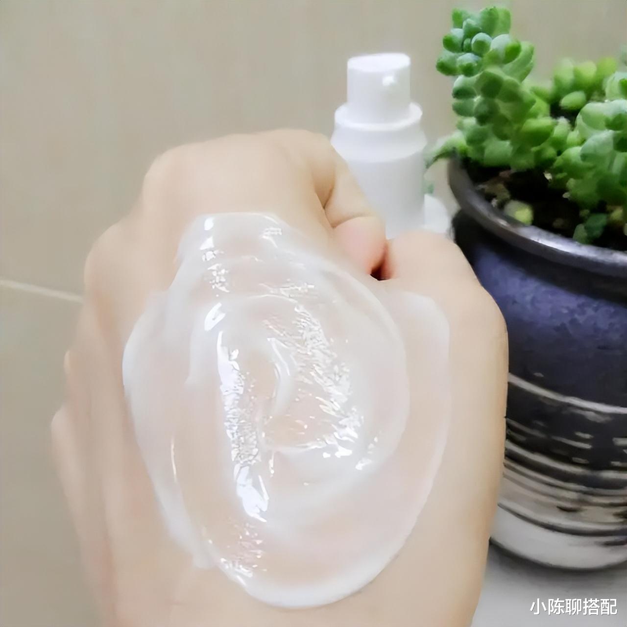 护肤品 女人一旦过了40岁，洗脸时留意这2点对皮肤好，比涂护肤品更管用