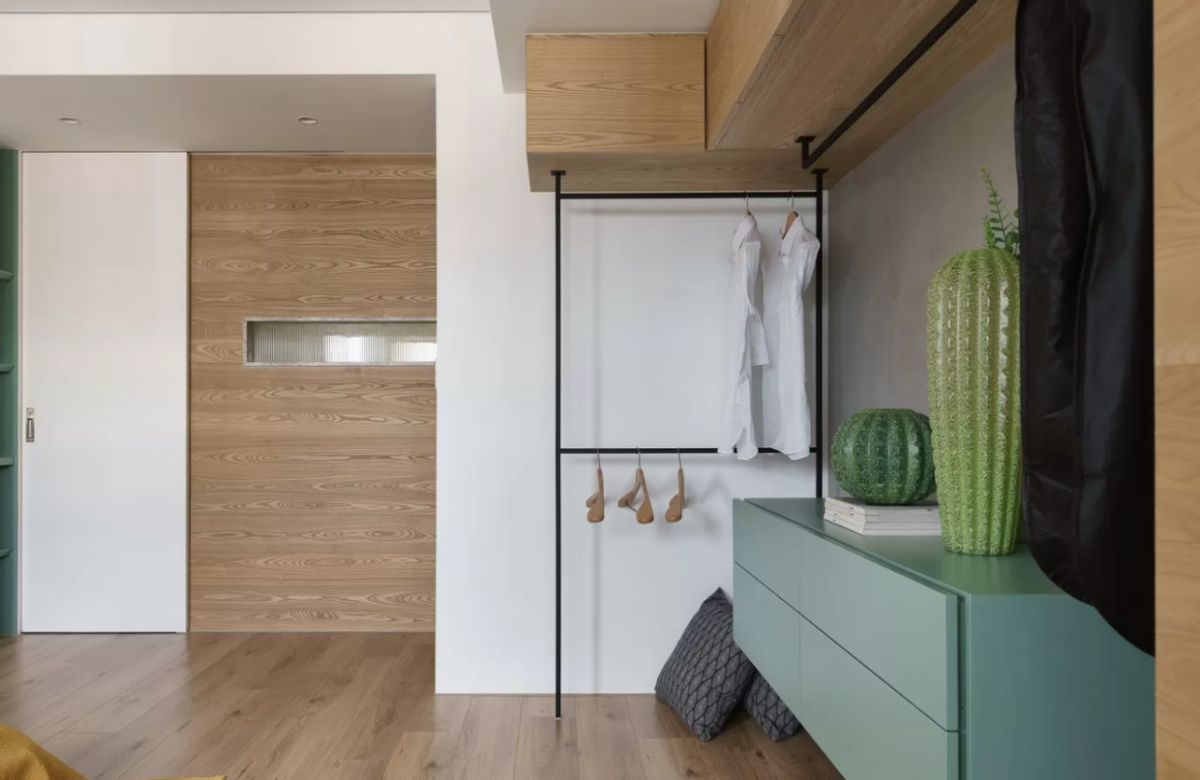 床尾别浪费,利用上装排L型柜体,凭空多个衣帽间我看行