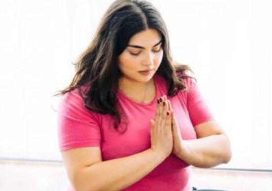 体内湿气重？身体或会向你“通风报信”，对照这3个表现，不妨自查一下