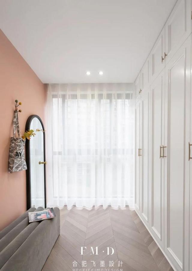 “海南富婆”吴宣仪,北京的家连衣柜都没有,跟海南别墅差距太大