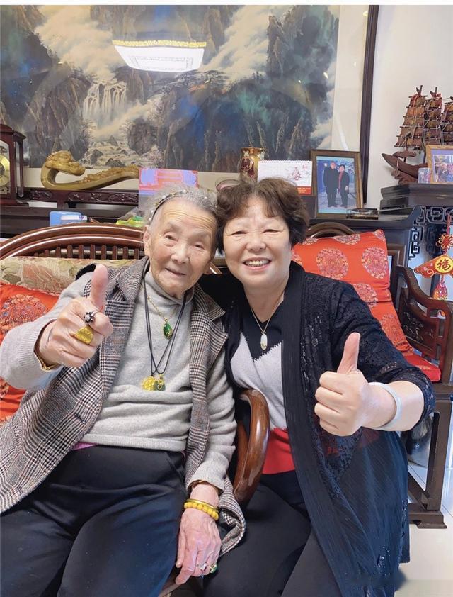 打麻将|突传噩耗!110岁“网红奶奶”俞秀莲感染新冠离世,晚年仍打麻将