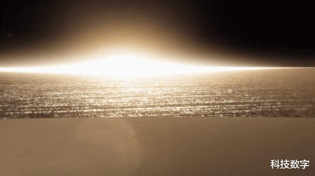 苹果|2022年金色手机哪家强？除了苹果三星，这款国产新机同样很养眼