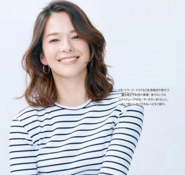 短发 40岁女人的头发不管怎么烫，最优雅还是这3种，多数人都喜欢