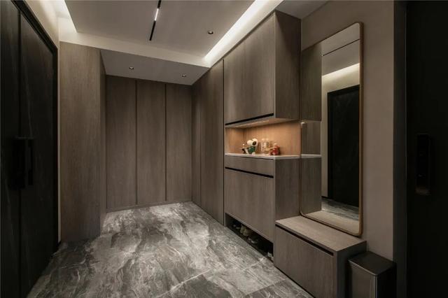 280㎡现代轻奢，开放式厨房与书房，生活空间时尚又宽敞