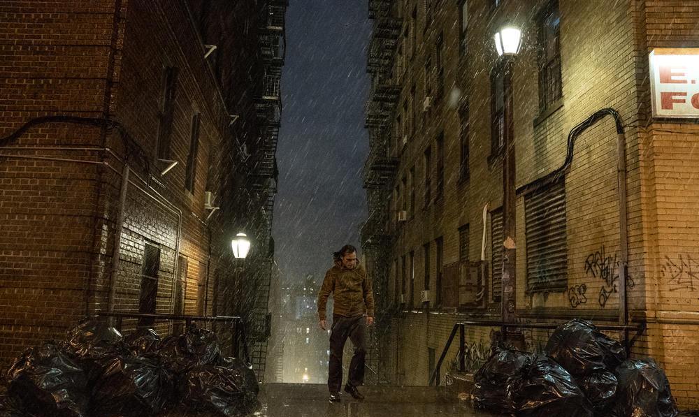 小丑|《小丑》带给我们的启发:雪崩的时候,没有一片雪花是无辜的