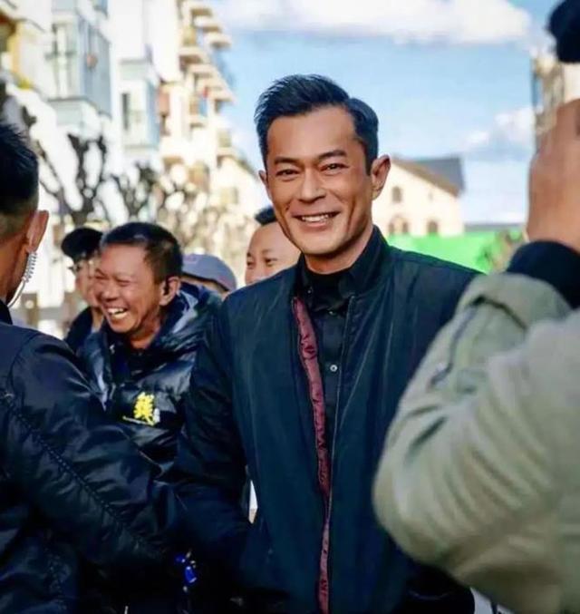 古天乐|52岁古天乐深夜发文引热议!疑似遇到难题,话里话外透露浓重焦虑