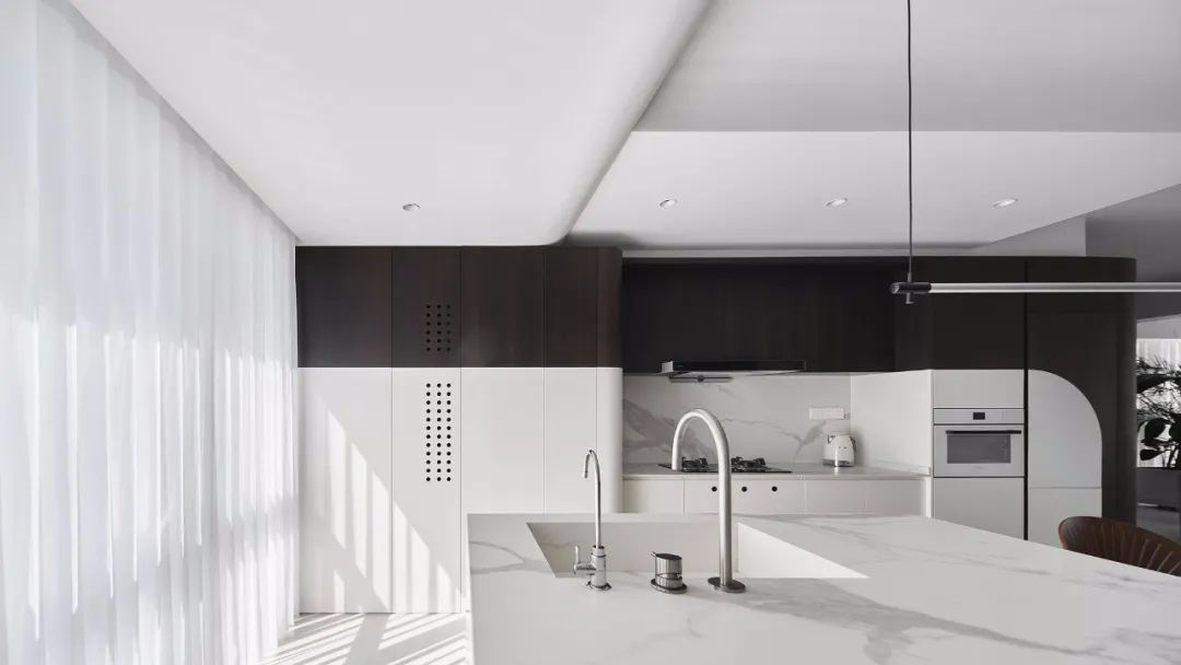 餐厨一体，客厅大气，给心灵一次星际旅行