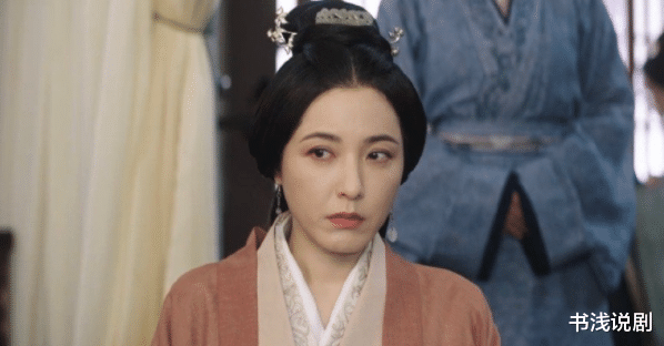 赵露思|让45岁曾黎演妈,28岁热巴演姐,赵露思的“幼感”凭啥这么狂?