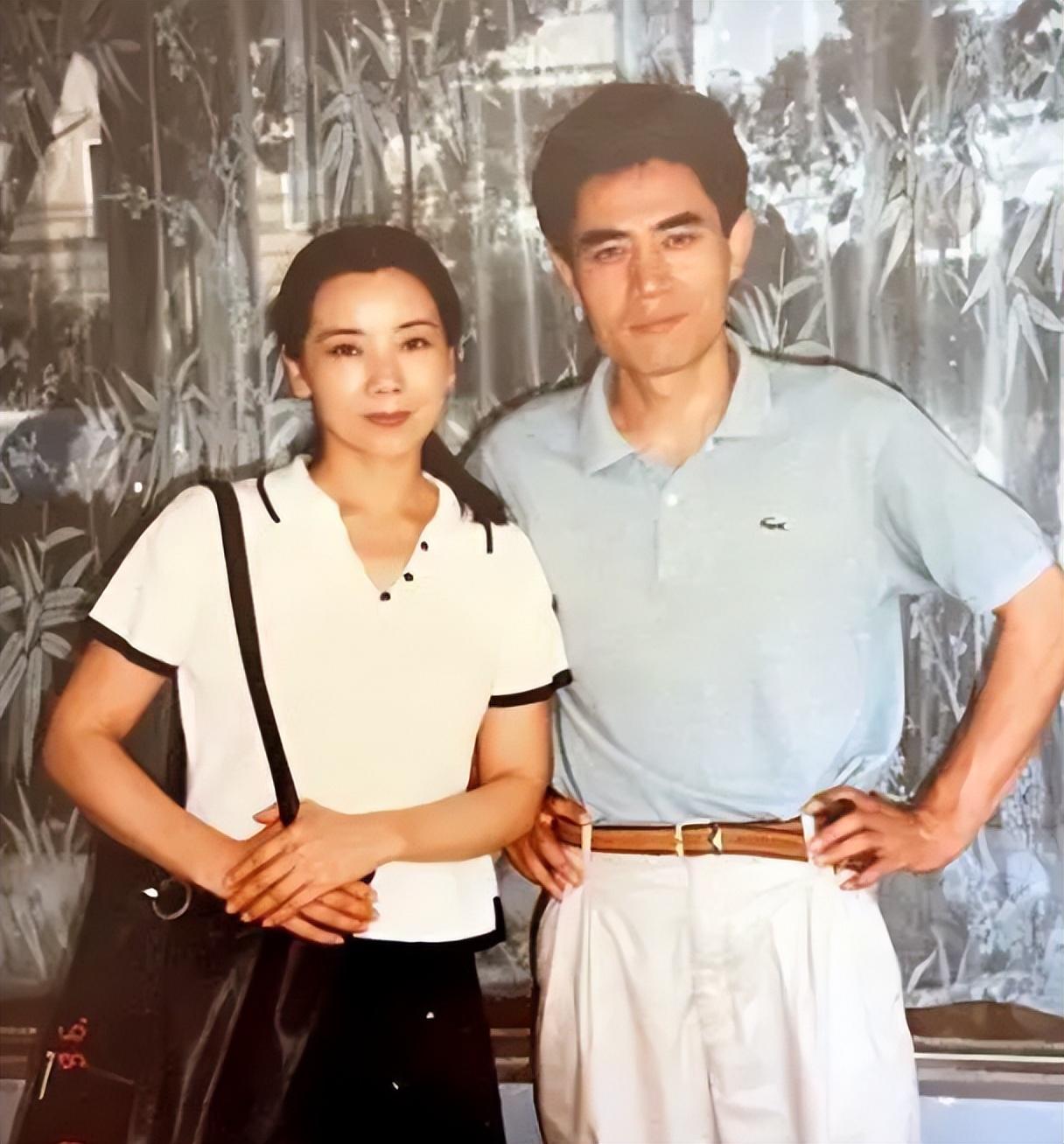 张雨绮|陈宝国一家四口聚餐!穿着潮流打扮显年轻,儿媳首次曝光气质出众