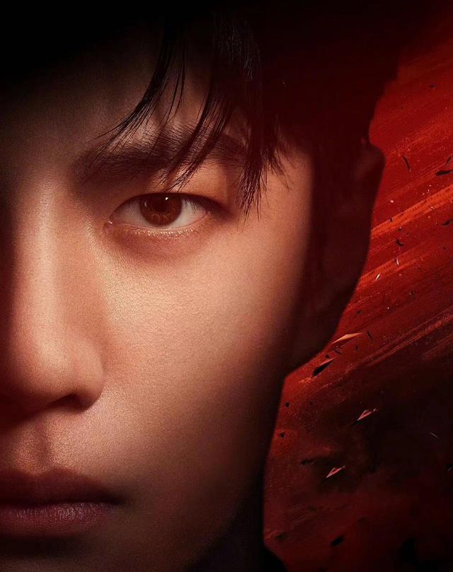 王一博|王一博发文为香奈儿宣传唯独没发自拍.网友：他只想让你看看新手机