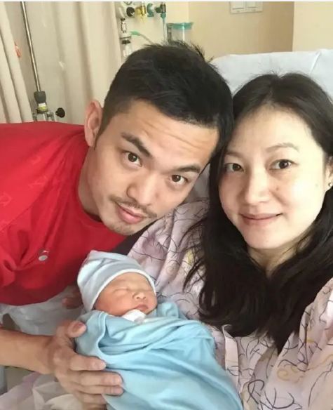 谢杏芳|林丹一家三口外出度假，谢杏芳素颜露面气质好，5岁儿子被赞帅气