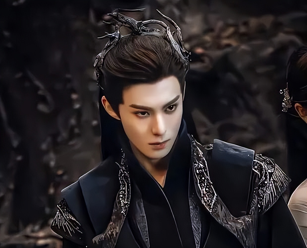 肖战|《芒果台》官宣盛典全网关键词!抱着肖战捧王鹤棣,真是别有用心