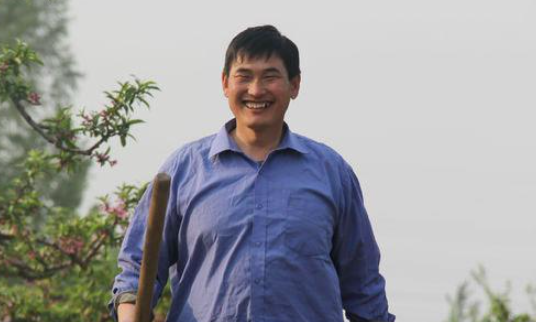 海清|海清忙着到处走红毯，马有铁已回家种地，会不会成为下一个大衣哥