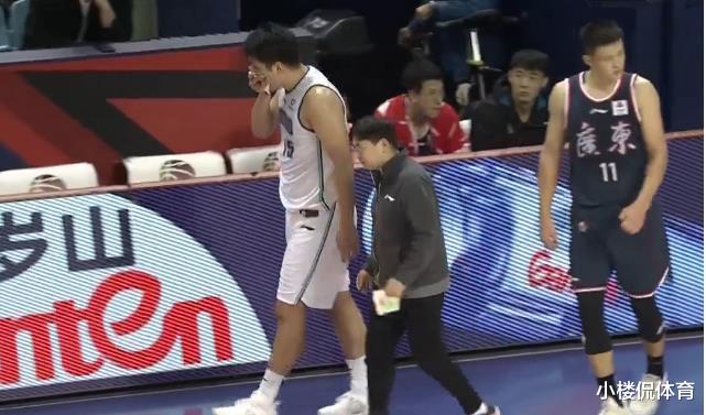 廣東男籃|廣東男籃，一個(gè)回合，傷了青島男籃兩名球員，裁判都沒判罰