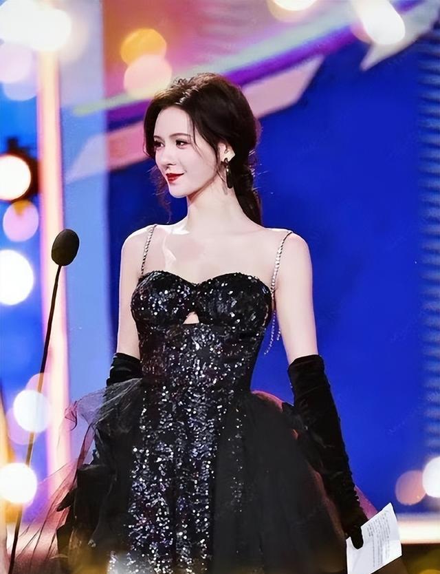 苍兰诀|张予曦穿300元高仿裙走红毯?本尊亲自到营销号评论区回复好刚!