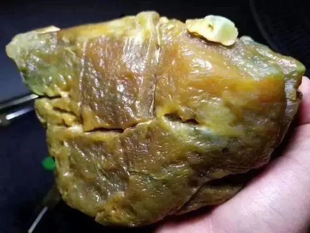 雕刻|50000拿下的大马坎翡翠原石,成品堪称珍品!