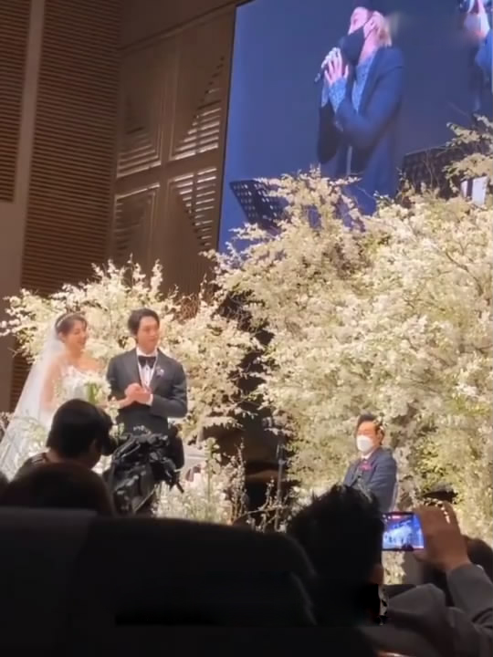 新蝙蝠侠|朴信惠婚礼内场全曝光，新娘感动落泪说不出话，夫妻拥吻掀起高潮