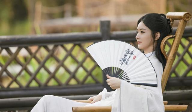 林更新|《与凤行》赵丽颖白衣折扇，林更新有新造型，男女主剧本拿反了？