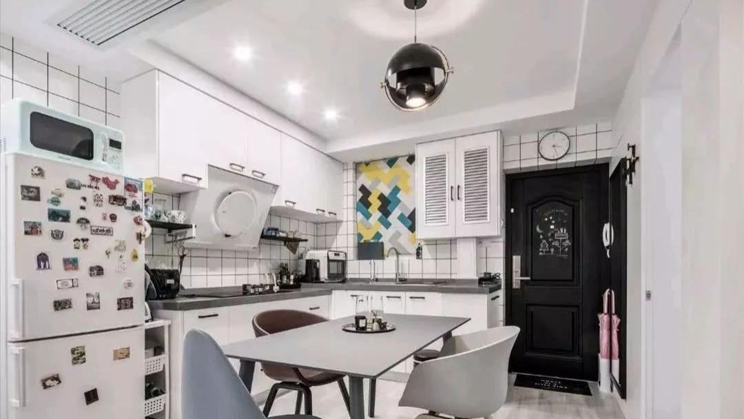 50㎡小户型，这样装真心好看又实用，阳台最令人羡慕，必须晒晒