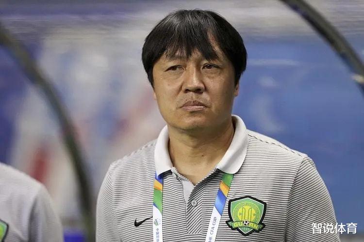 中超|官宣！中超新赛季首支3归化队诞生，学巴萨+打传控，挽救中国足球