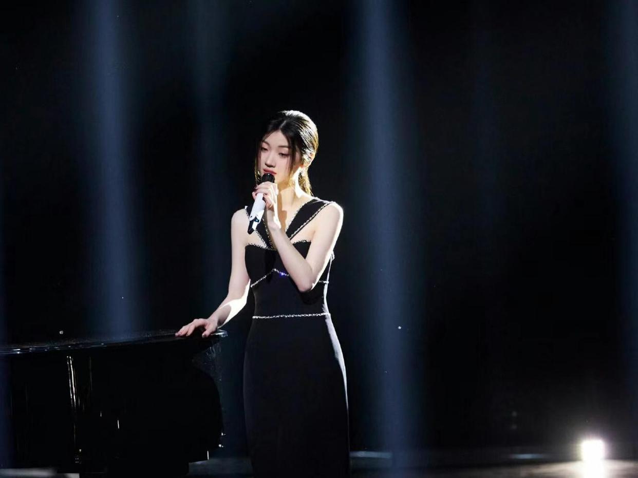 单依纯|给你勇敢:单依纯推开世界的门,初闻不识曲中意,再听已是曲中人