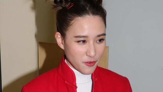 何超莲|何超莲回应分手风波称感情稳定，独自回港两周，被问结婚避而不谈