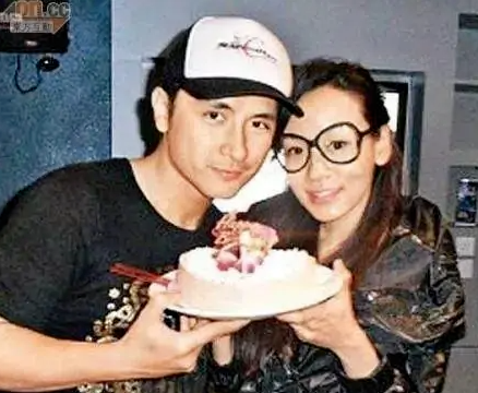 香港小姐|8位港姐窘况：有人抵押皇冠还债，有人菜市场摆摊，个个风光不再