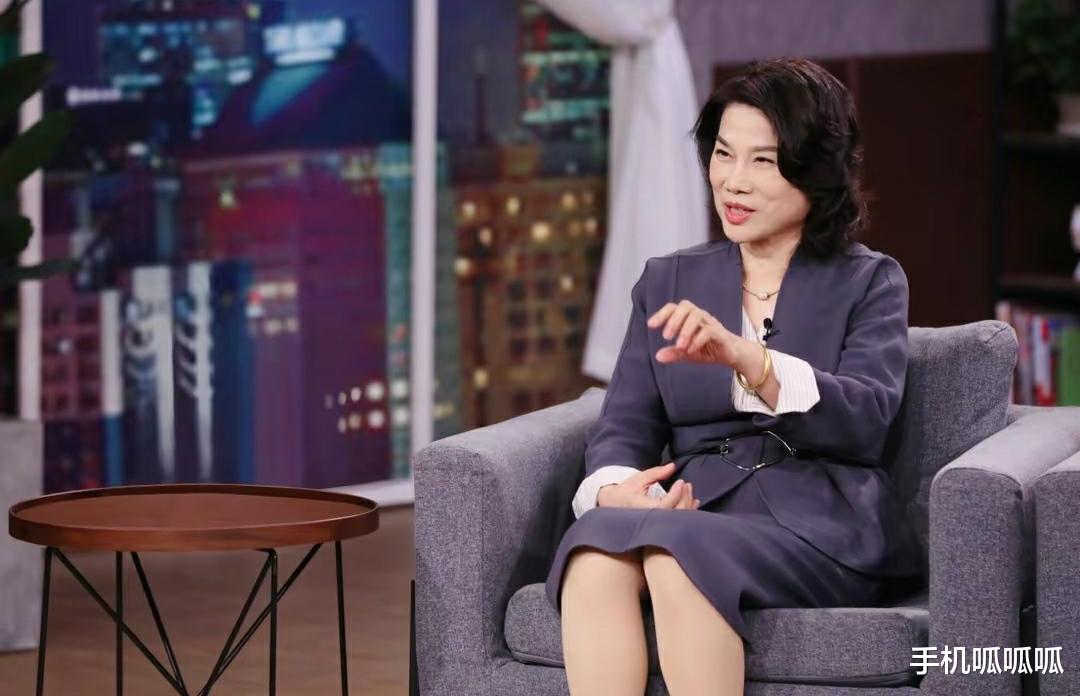 民营企业|中国女首富“换人”，身价1700亿，公司超越华为成中国第二大民企