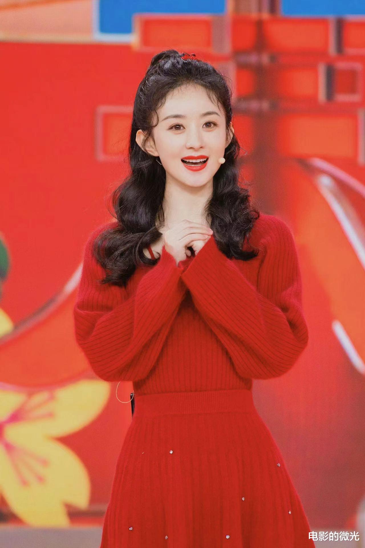 赵丽颖|春天穿红色针织衫,学赵丽颖搭配半扎发,满满的少女既视感