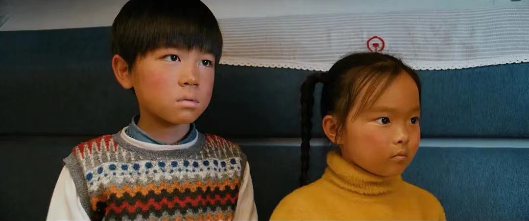 佟丽娅|小戏骨郑颖娴:徐峥力捧没火,却凭《亲爱的小孩》出圈,演技大赞