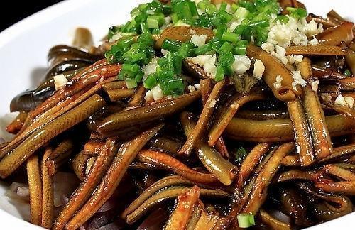 “望月鳝”这种剧毒物,现实中到底存在吗?还能愉快地吃黄鳝吗?