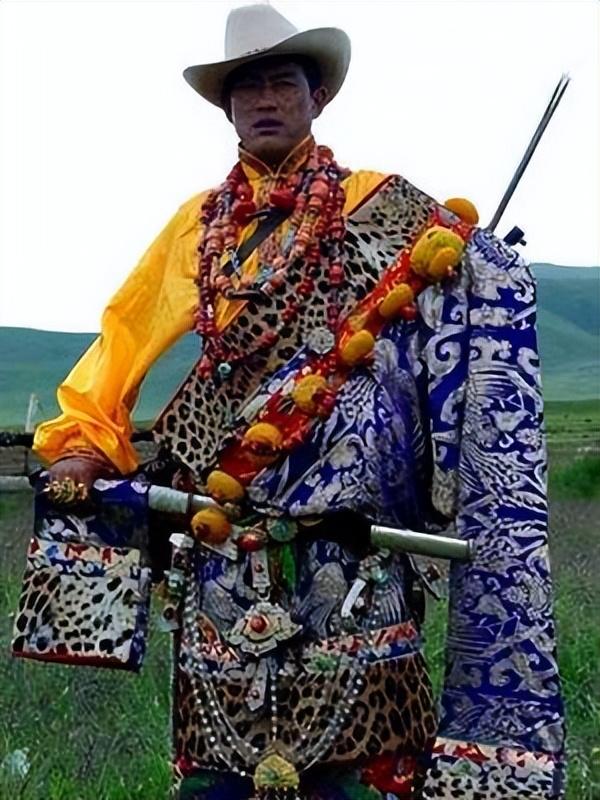 文玩|蜜蜡烤色做旧当老蜡卖算不算作假?文玩圈子里你不知道的那些事儿