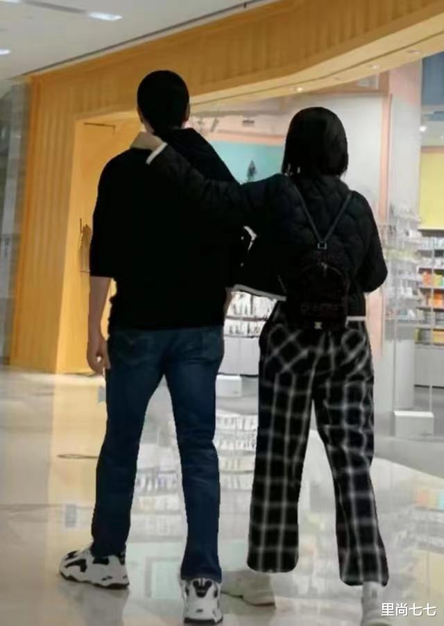 陆毅|陆毅一家四口逛街,14岁女儿身高近1米7,骨感太狠目测有70斤