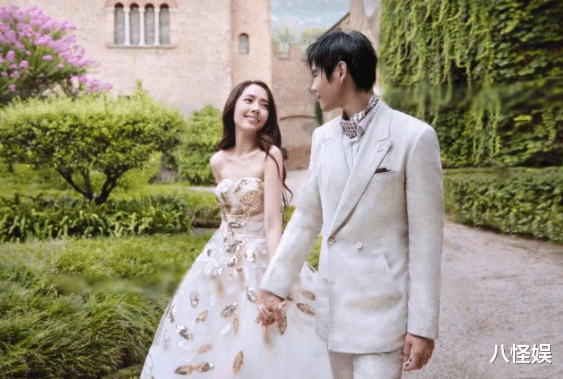 向太|向太向华强牵手爬山好恩爱，赏风景不忘与孙子孙女视频，满脸幸福