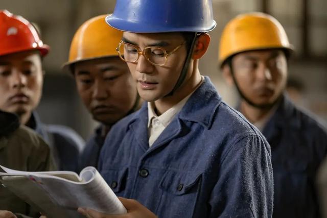 雷佳音|雷佳音又送新剧！演员阵容强大，张艺兴和袁泉做搭档，阵容不输《人世间》