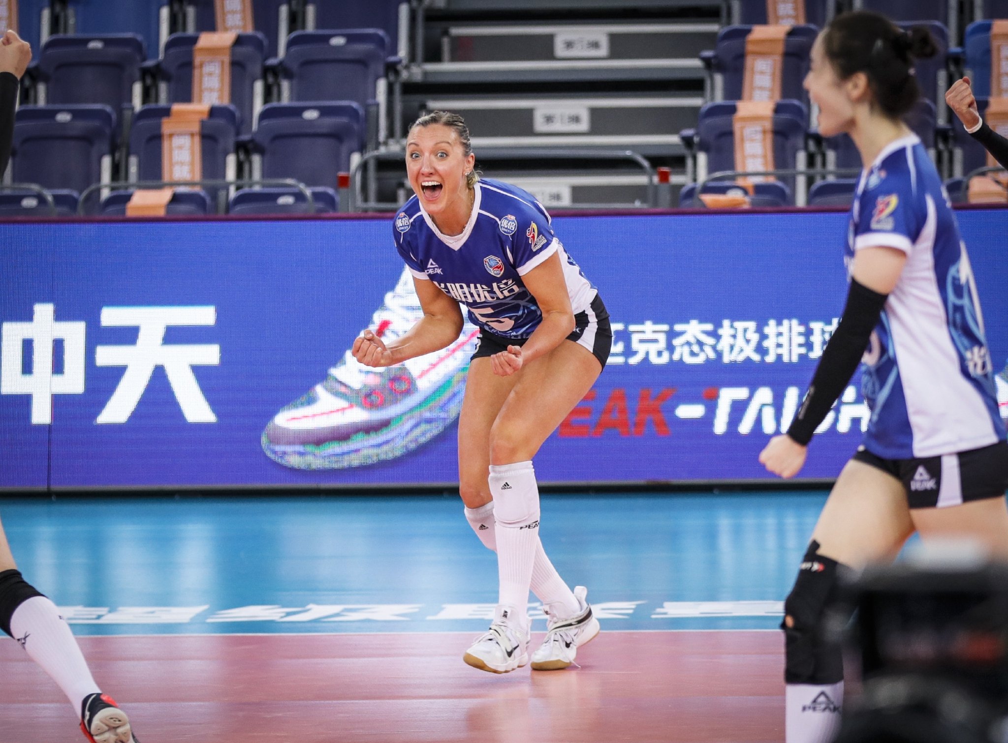 上海女排|季军之争辽宁赢面大，上海女排副攻二传是软肋，变阵或成唯一办法