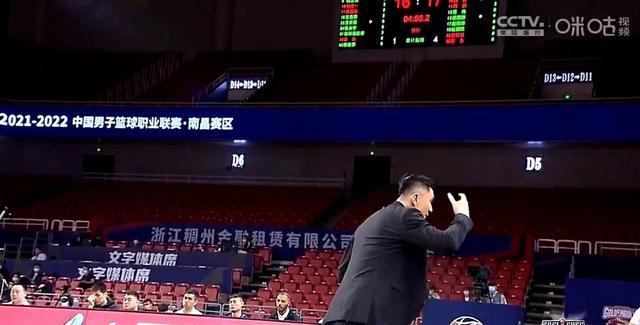 苏伟|苏伟原地愣神，吃饼上篮上个寂寞，气得杜锋直接给他演示！