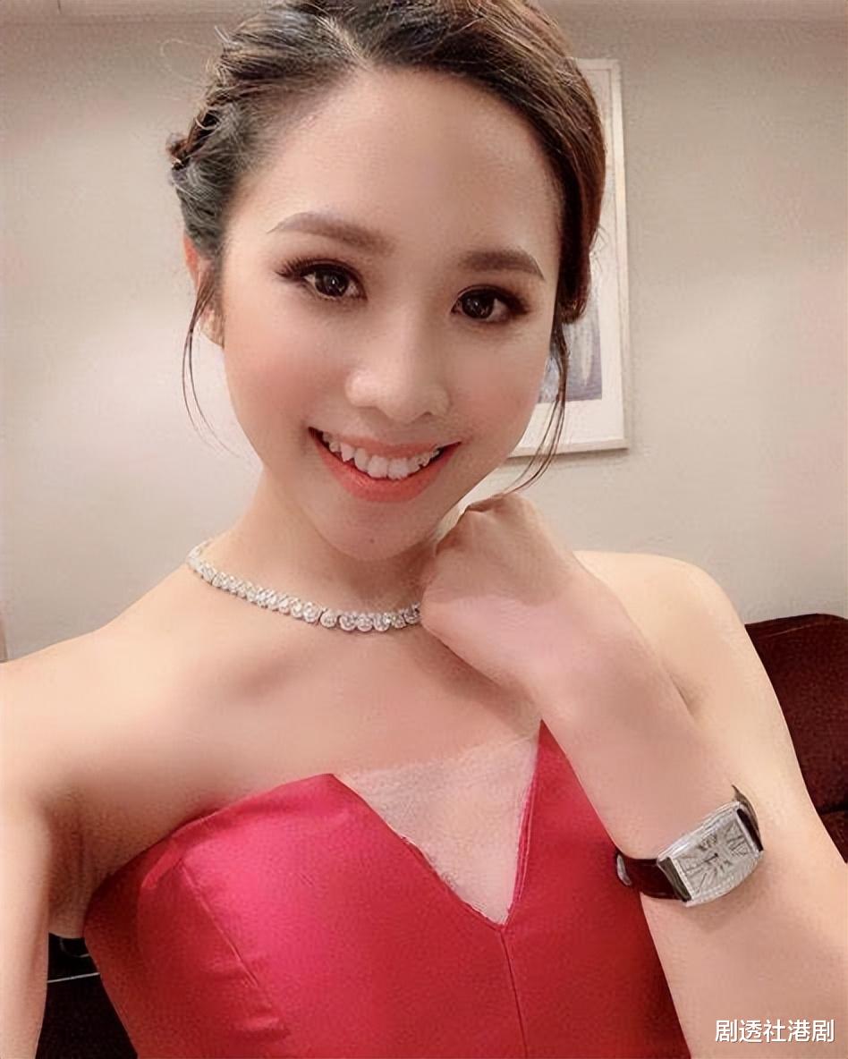 乳腺癌|情不再！前港姐冠军默认与艺人男友4年情玩完，现单身求介绍异性