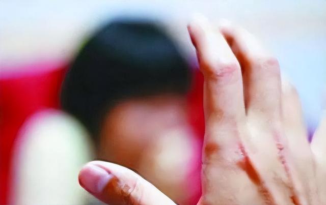 纪实：女大避父！上海一老汉酒醉后，女儿遭殃，引发一起伦理悲剧