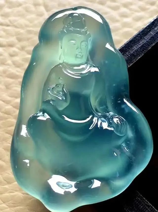 翡翠|好好的翡翠,为何背面要“挖坑”?