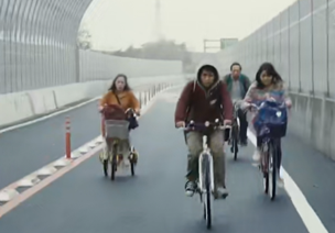 英伟达|全球停电，手机电脑不能用，交通停滞，原始生活开启！日本灾难片生存家族