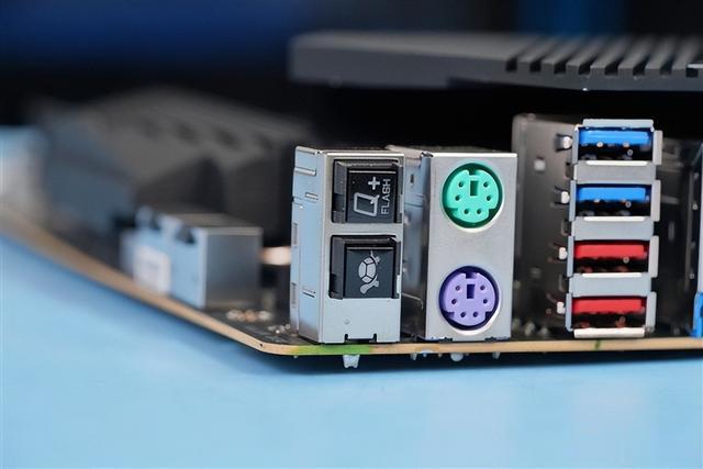 主板|7999元超频神板！技嘉Z790 AORUS TACHYON钛雕主板图赏