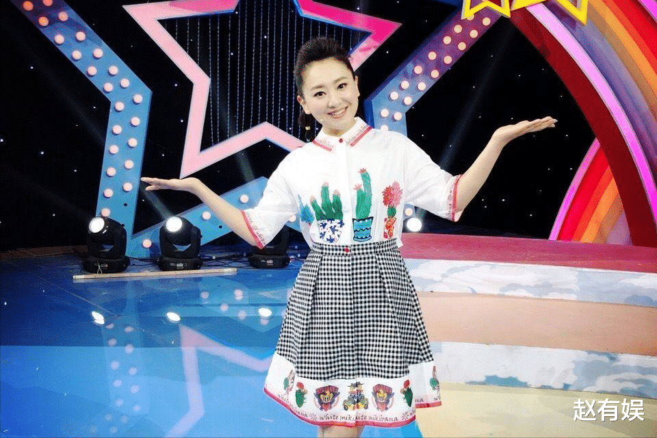 月亮姐姐|著名主持人月亮姐姐：嫁富豪后35岁怀孕，却在39岁才生下孩子？