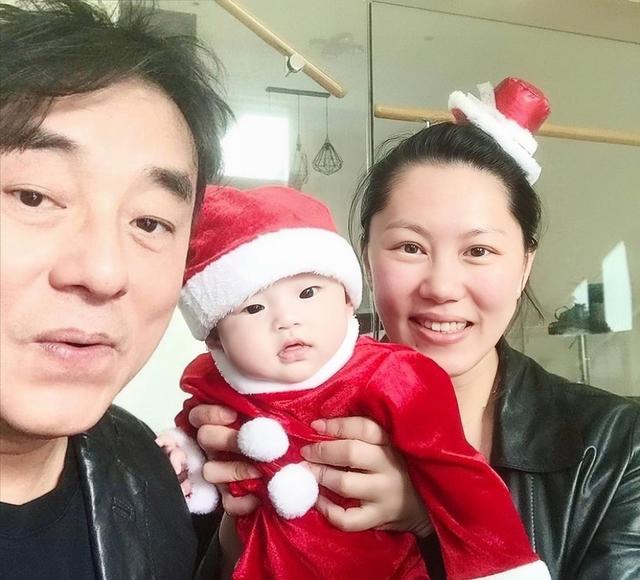 吕方|香港知名歌手宣布复出，明年出山开演唱会