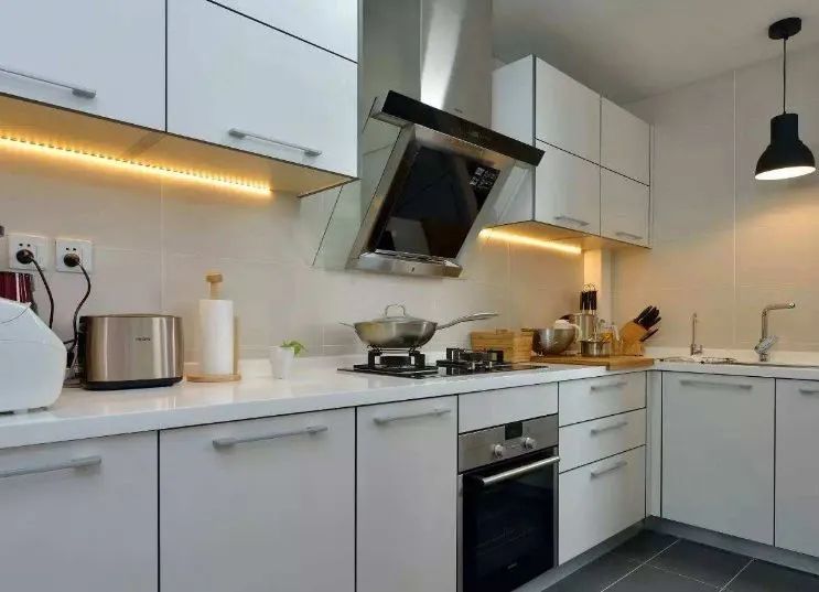 不管灶台有多大,有3样东西不能放