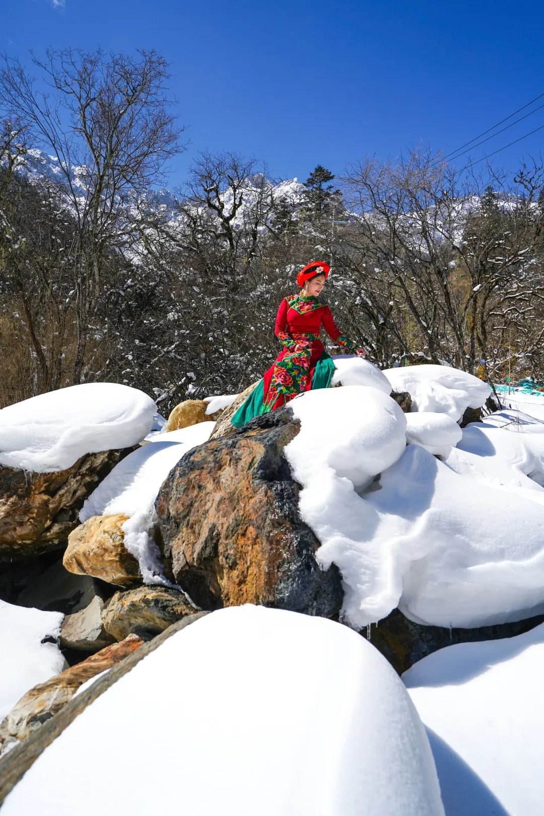 武陵源|穿越冰雪秘境！在汶川，邂逅一段森林与木屋的奇旅…