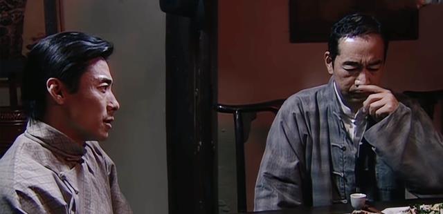 余则成|《潜伏》：重读李涯，看到的与信仰无关，是重回职场的无奈