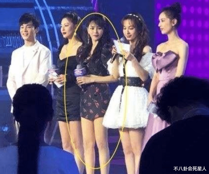 鞠婧祎|矮个女星谎报身高，穿高跷、垫木板、踩箱子，一拍戏就原形毕露